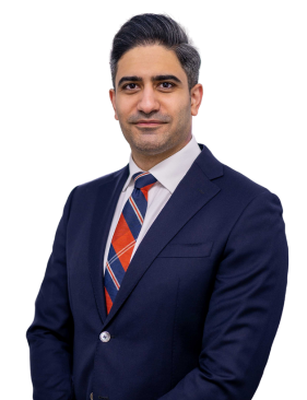 Dental-Dr.-Arash-Boroumandi-Dentist-and-Dental-Director headshot